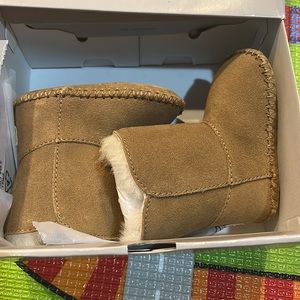 NIB UGG 0/1 xs 0-6 months , brown